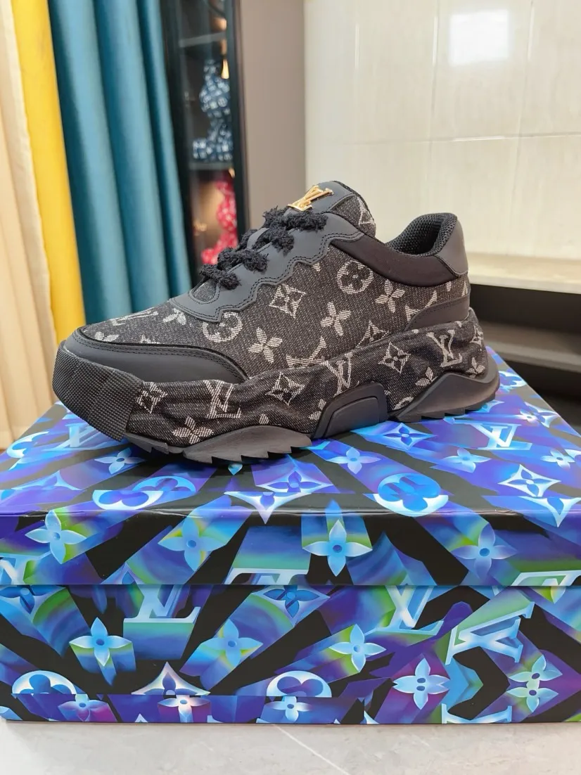 Men's men's shoes 💰580🌸🌸 LV style is novel and fashionable, the upper is made of imported cowhide + LV special materials! Super trendy design! It’s eye-catching! The leather is soft, delicate, shiny and translucent, showing the ultimate in pure handcraftsmanship, and the mesh is soft, comfortable and breathable! Size: 39-44 (38 45 customized)